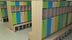 Neue Garderoben im Kindergarten
